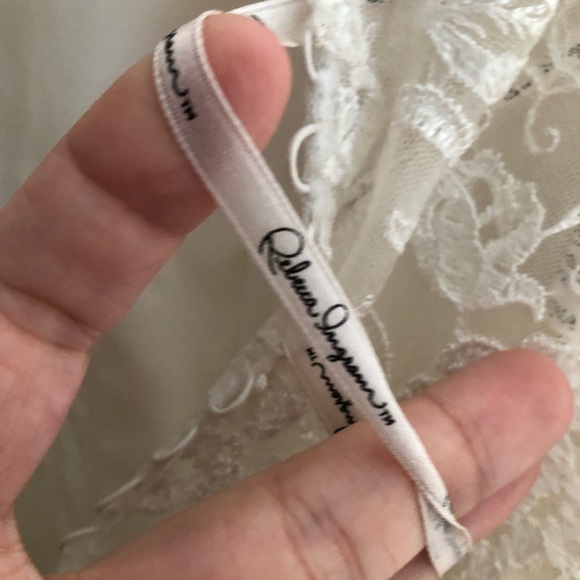 Never worn wedding dress - Picture 7 of 8